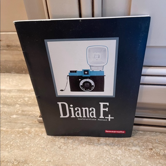 Diana F + Camera- never been used with manual - Picture 2 of 3